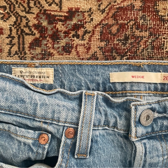 Levi’s Wedgie Jeans - Picture 2 of 3